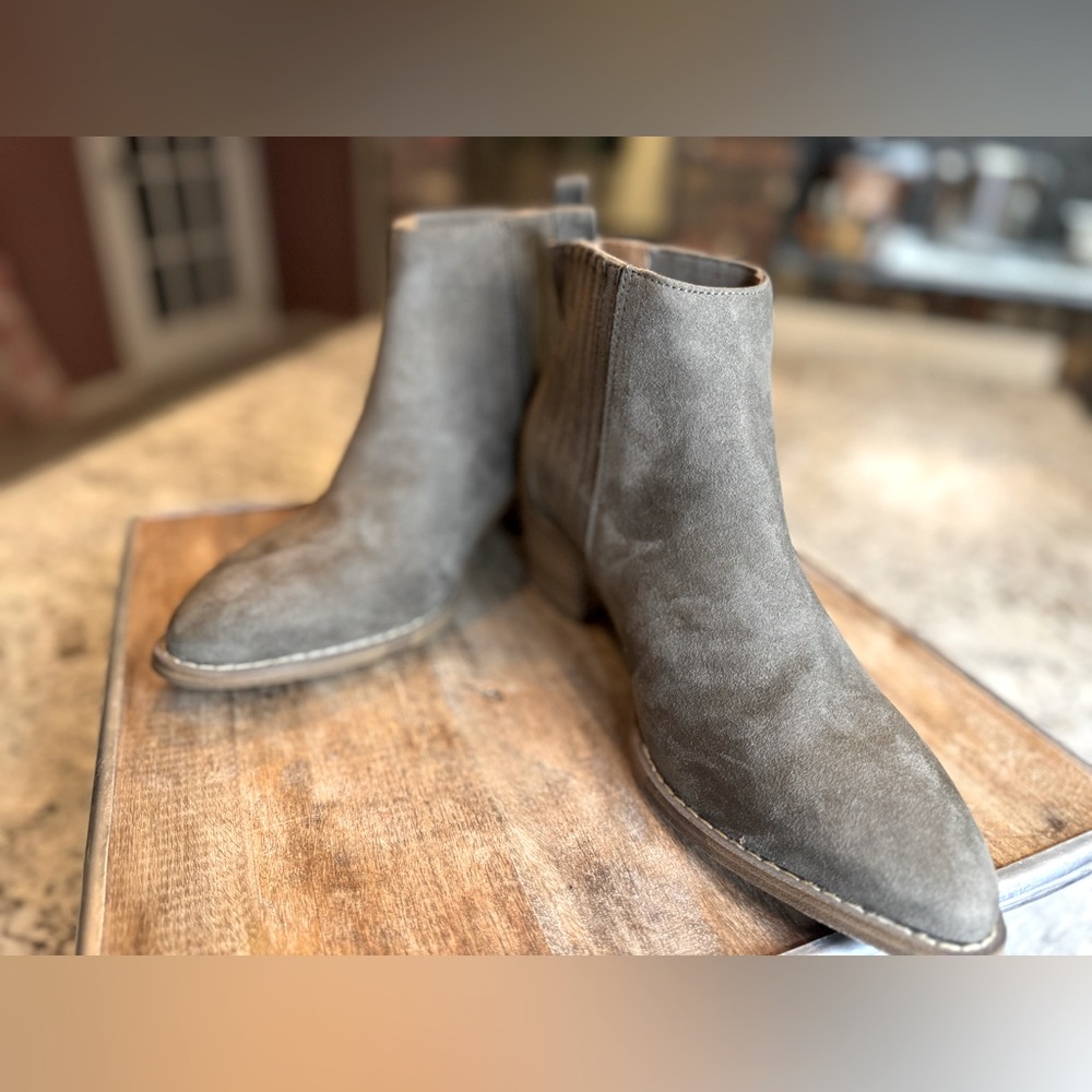 UNIVERSAL THREAD Olive Ankle Boots